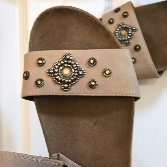 3 for $20☢️Natural Soul-Sandals,7.5W,beige,decoratedsilver,brass, crystal beads. - Picture 4 of 9